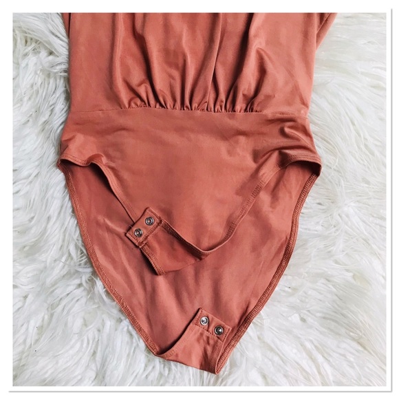 Forever 21 Sleeveless Bodysuit Top Salmon Color Cut Out Back High Neck Size S - Picture 5 of 8